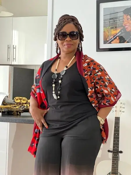 A tous les amis, tous mes fans les Fayaphile et tous les amateurs de la bonne musique, c